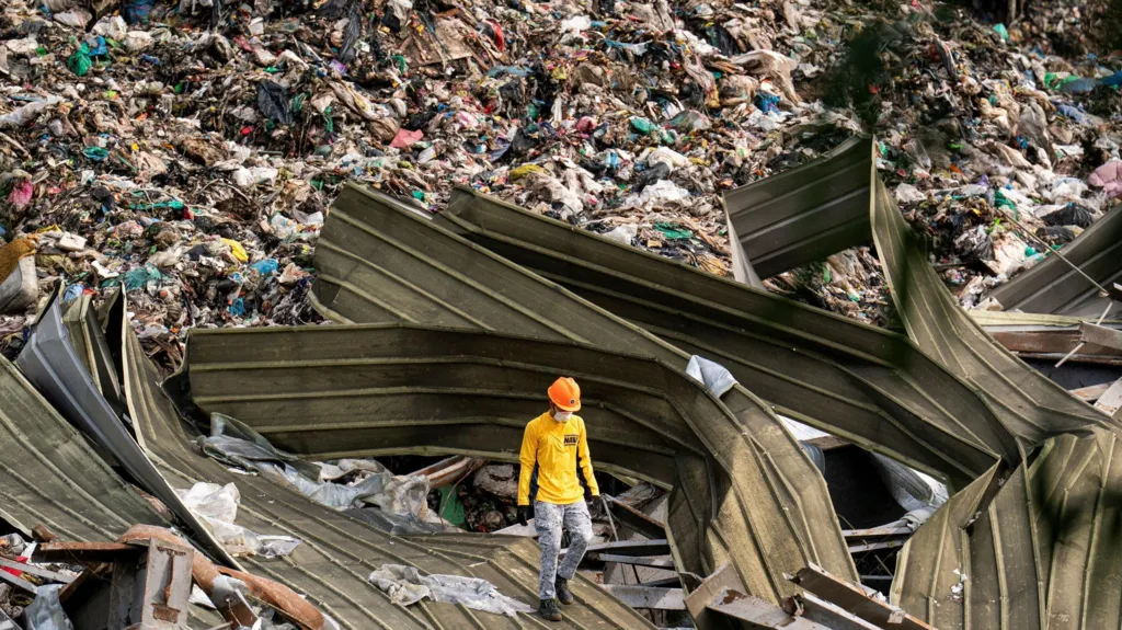 Philippines Rubbish Landslide Death Toll Rises to 11